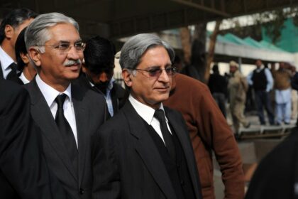 Aitzaz rejects the allegations of ditching PPP for PTI