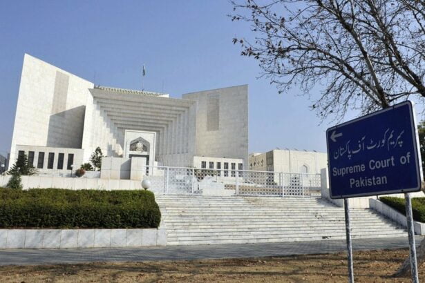 Imran is given a week by the Supreme Court to respond to the contempt case