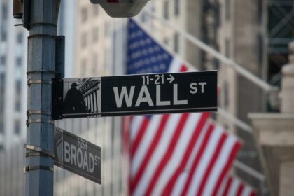 wall street continues to lose money